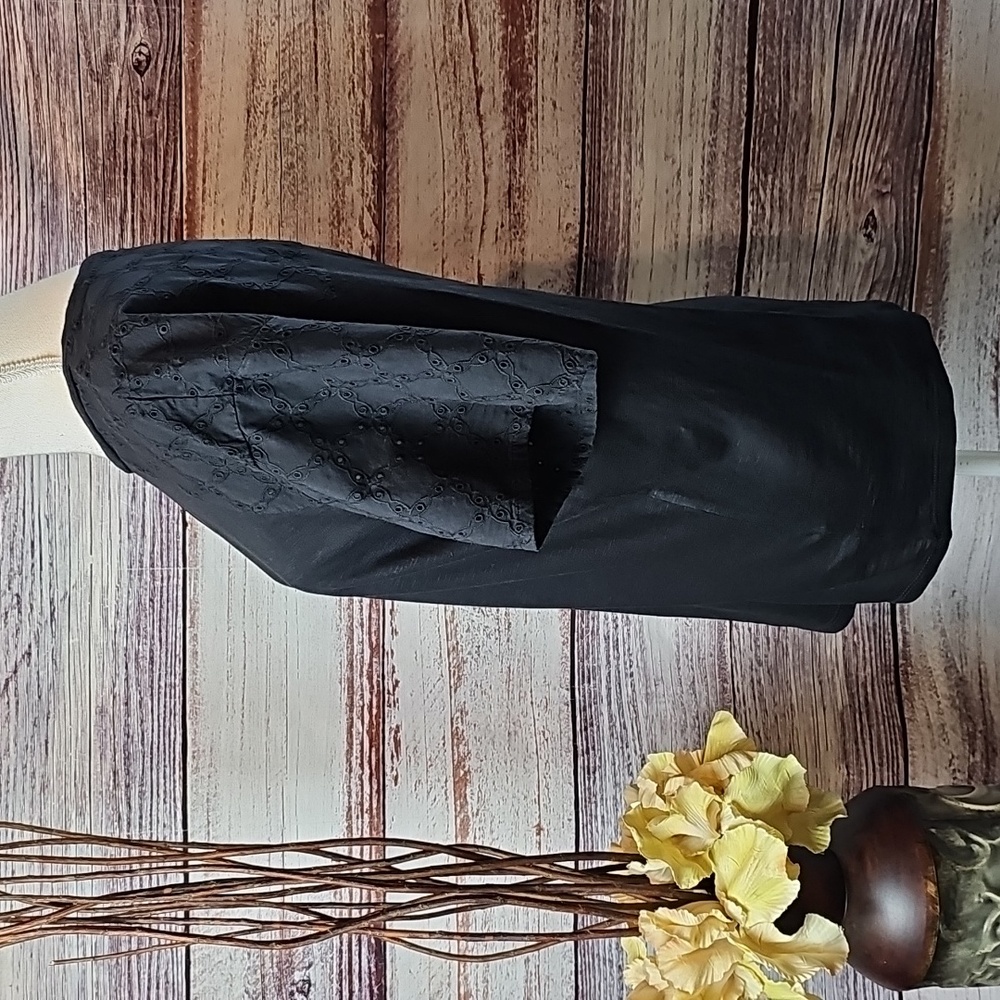 CASLON BLACK EYELET SHORT SLEEVE PULLOVER TOP - Picture 8 of 13
